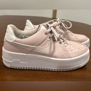 NIKE Women’s Air Force 1 Sage Low Pyschic Pink Leather Platform Sneakers